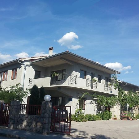 Guest House Sara Podhum Экстерьер фото